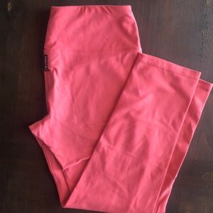 HARDTAIL cropped leggings - color is salmon